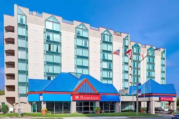 Ramada by Wyndham Niagara Falls / Fallsview