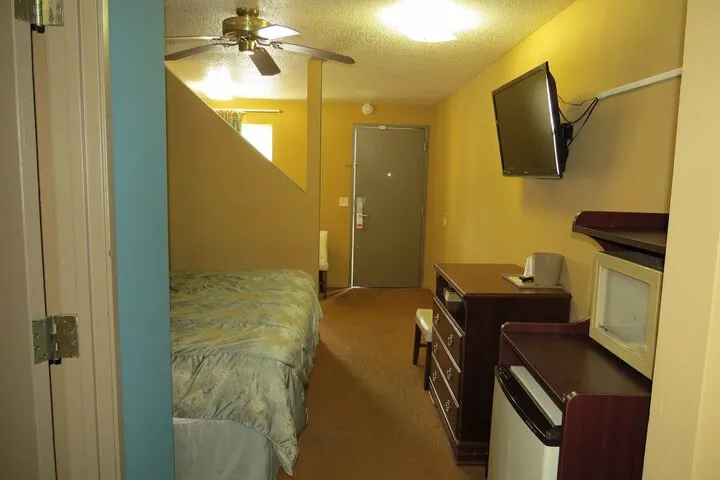 Room 3 of 43