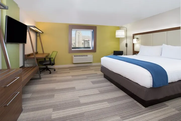 Room 5 of 38