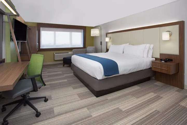 Room 4 of 38