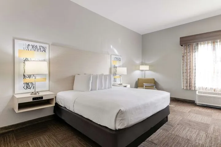 Room 4 of 43
