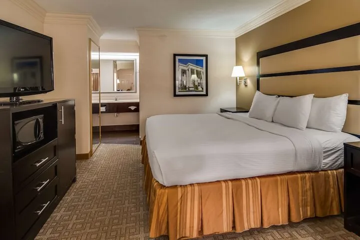 Room 4 of 26