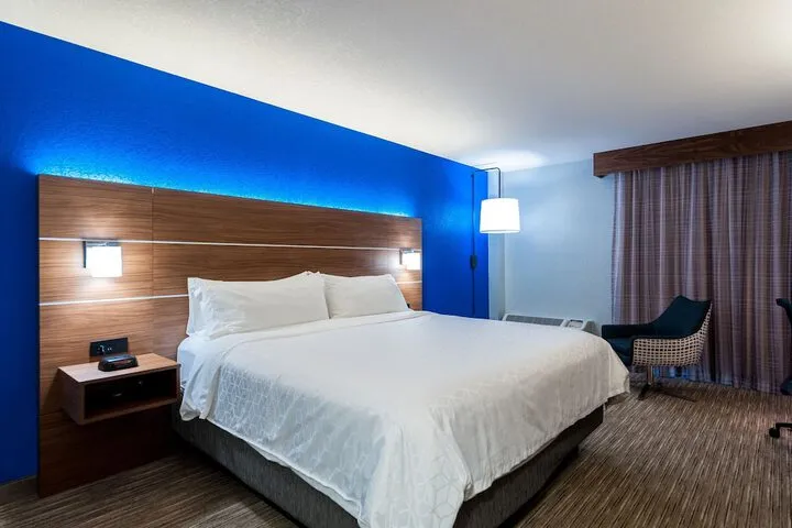 Room 4 of 41