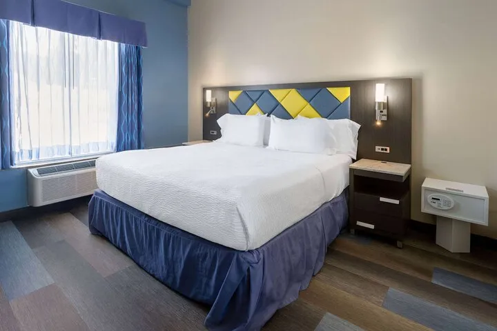 Room 5 of 32