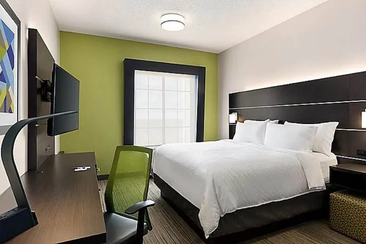 Room 2 of 44