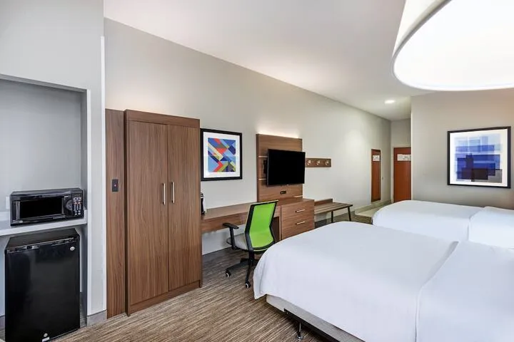 Room 4 of 44