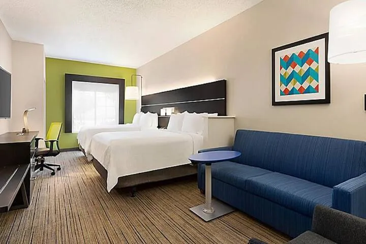 Room 3 of 44