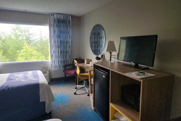 Room 5 of 40