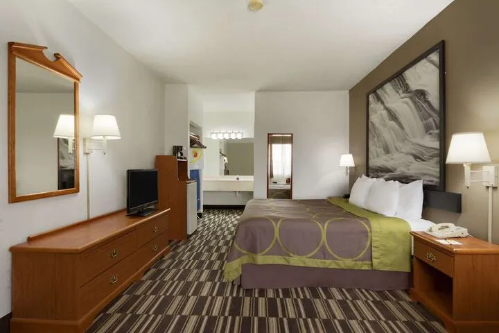 Room 4 of 14
