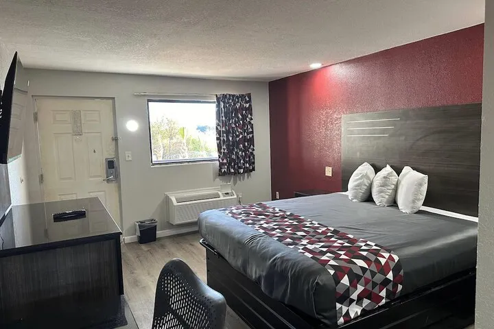 Room 5 of 7