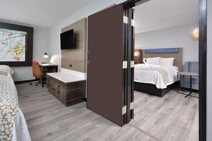 Room 3 of 79