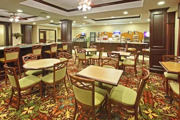 Holiday Inn Express and Suites Henderson by IHG