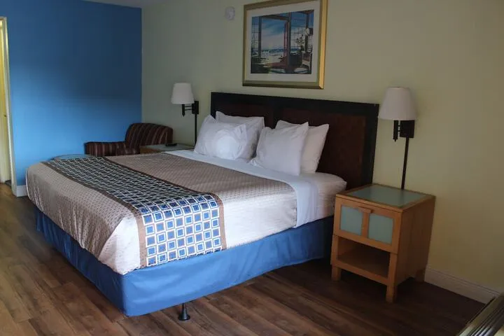 Room 4 of 34