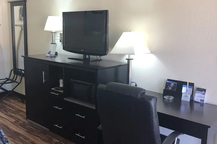 Room 4 of 59