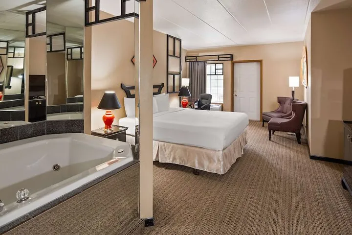 Room 4 of 63