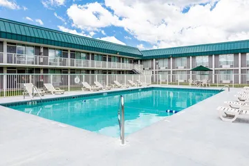 Red Roof Inn & Suites DeKalb