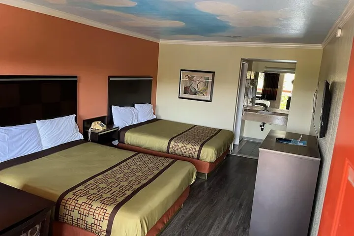 Room 3 of 31