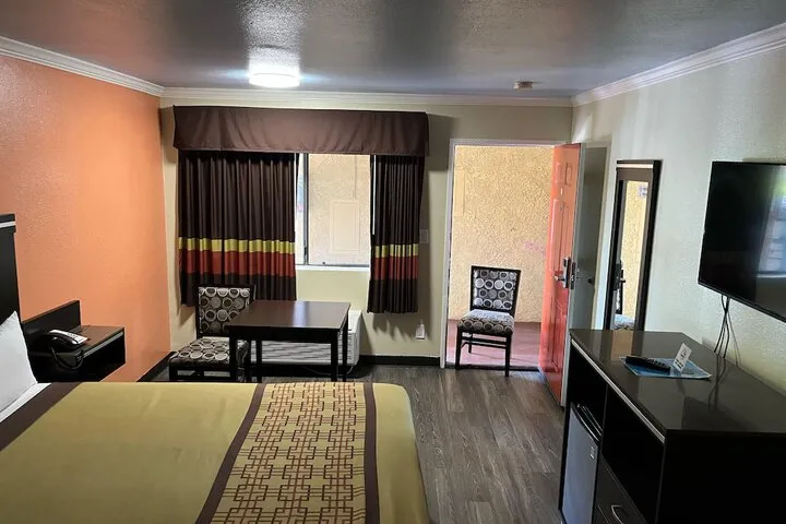 Room 4 of 31