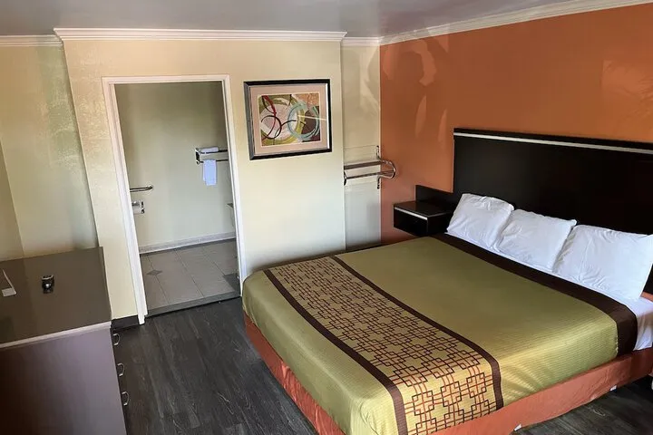 Room 2 of 31