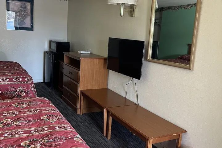 Room 3 of 10