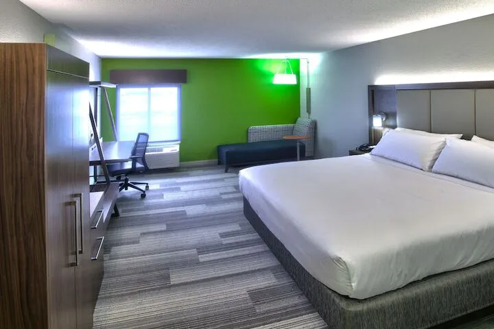 Room 4 of 27