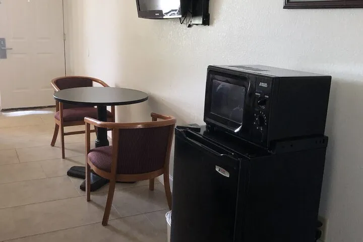 Room 3 of 27