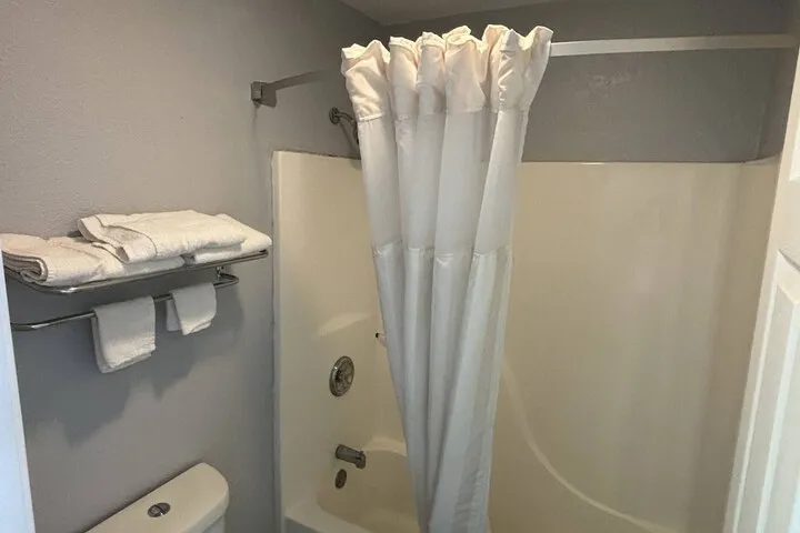 Room 5 of 27