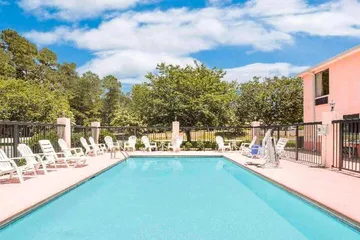 Gray Inn & Suites