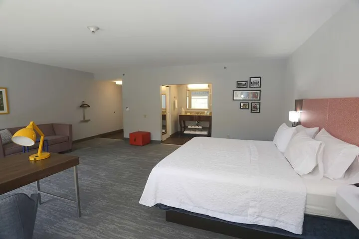 Room 5 of 28