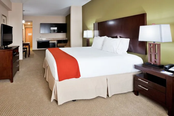 Room 4 of 64