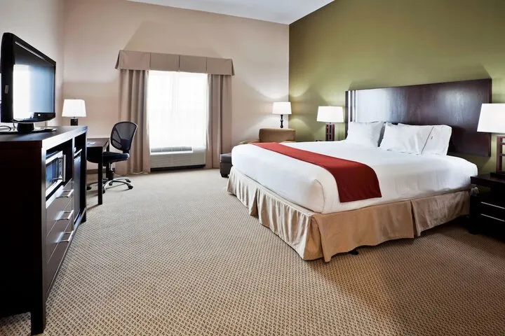 Room 2 of 64