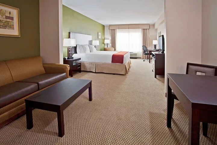Room 3 of 64