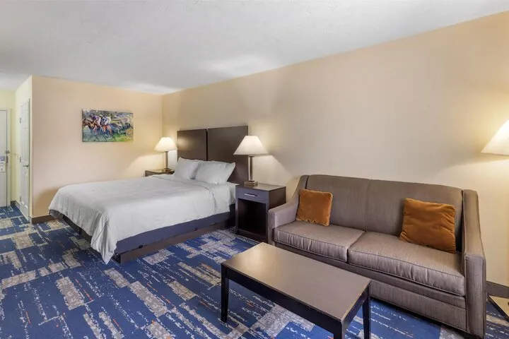 Room 5 of 33