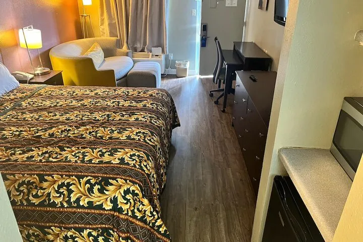 Room 5 of 20