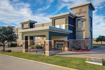 La Quinta Inn & Suites by Wyndham Ft. Worth - Forest Hill TX