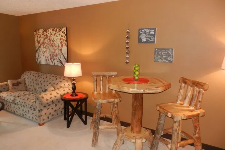 Room 4 of 28