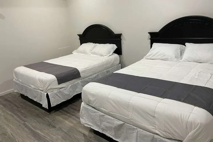 Room 4 of 40
