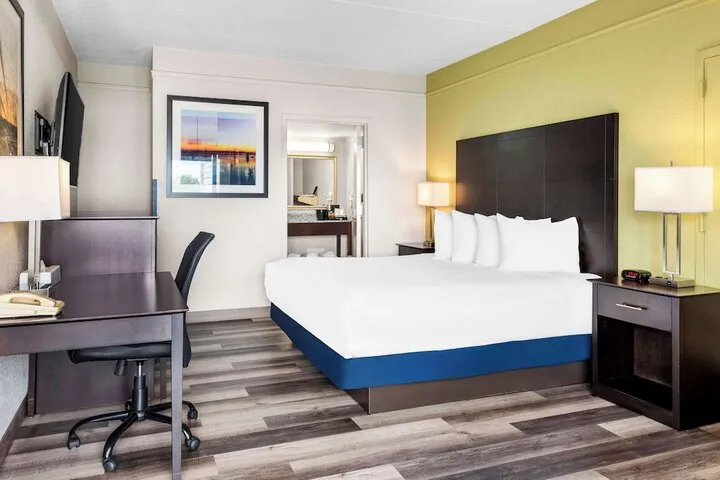 Room 4 of 27
