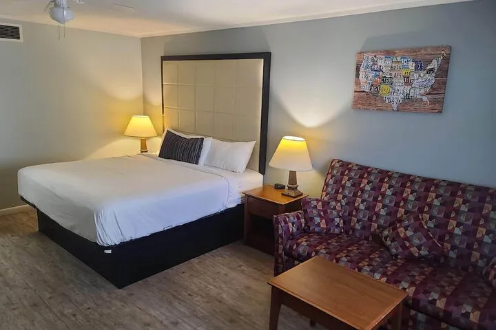 Room 5 of 12