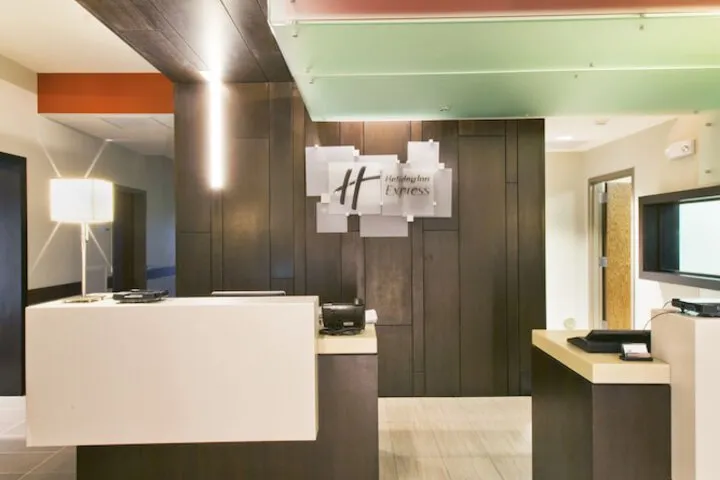 Check-in/check-out kiosk