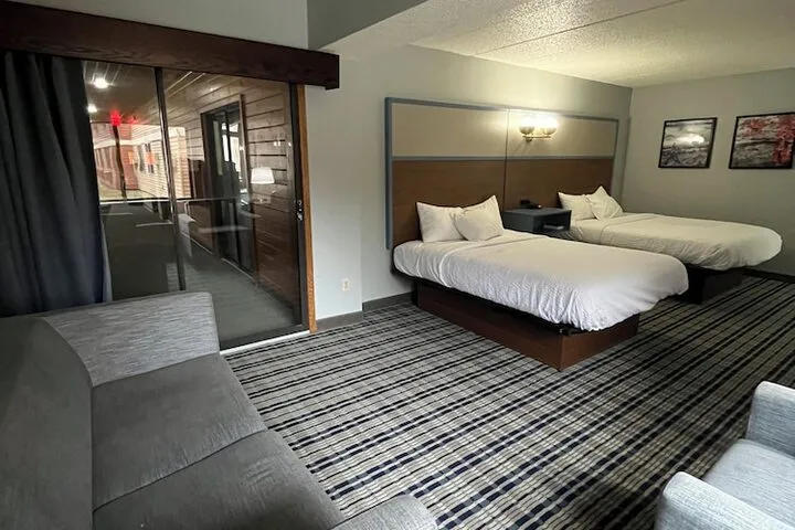 Room 3 of 73
