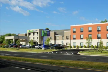 Holiday Inn Express & Suites Williamstown - Glassboro by IHG