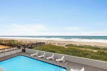 Days Inn by Wyndham Myrtle Beach-Beach Front