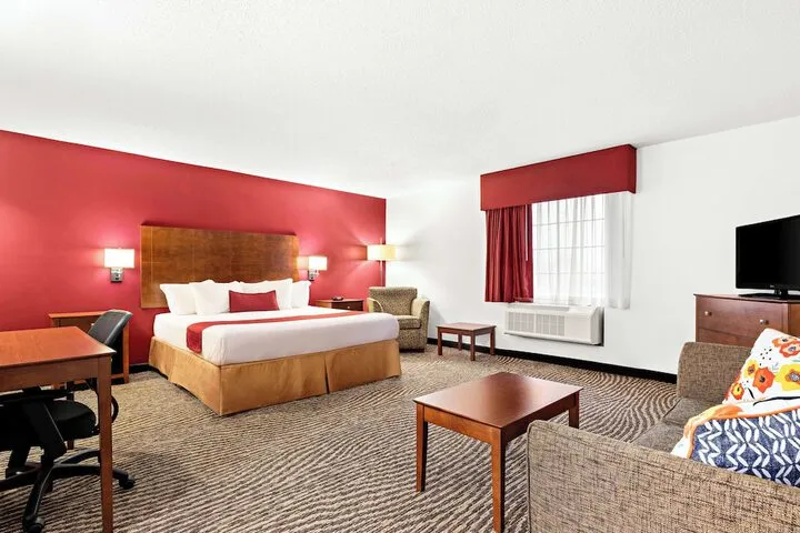 Room 5 of 28