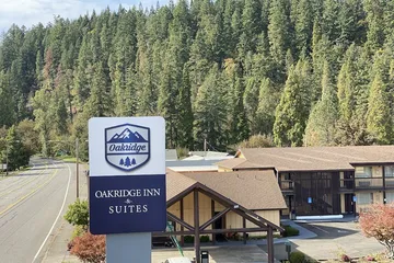 Oakridge Inn & Suites