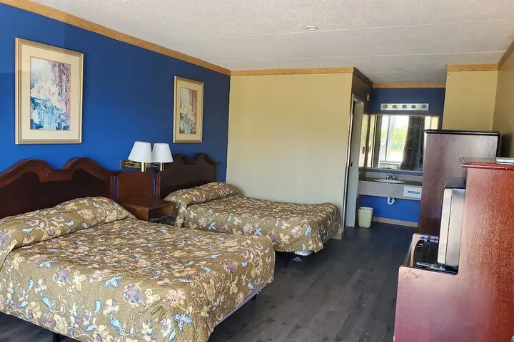 Room 3 of 8