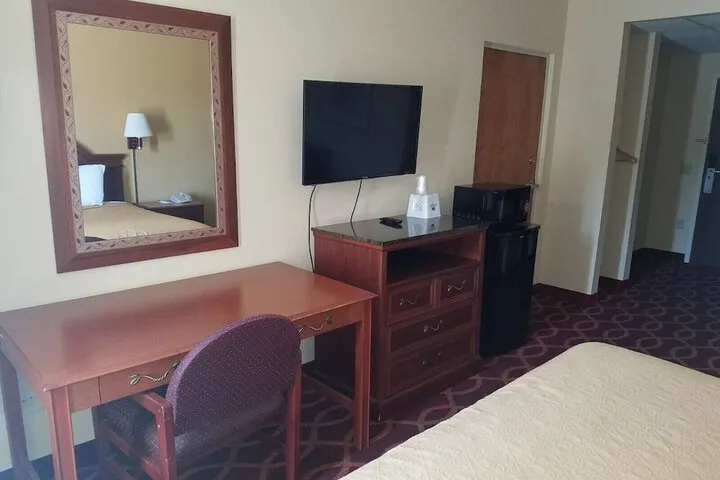 Room 4 of 10