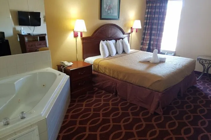 Room 3 of 10