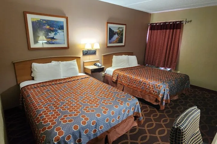 Room 5 of 10