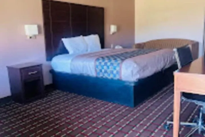 Room 4 of 6